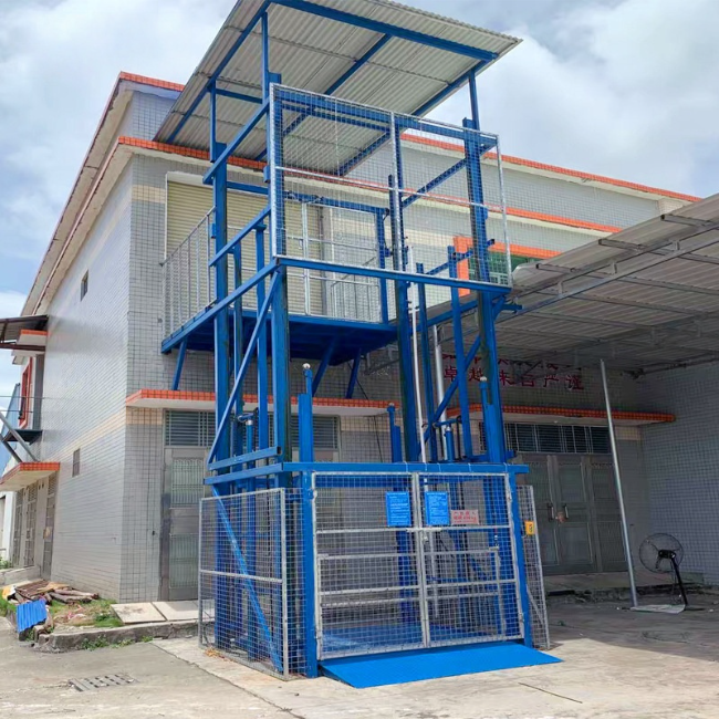 大理建材厂室外升降货梯安装